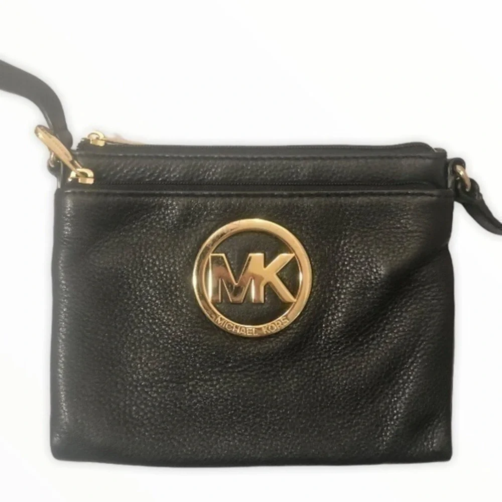Michael kors black leather crossbody bag